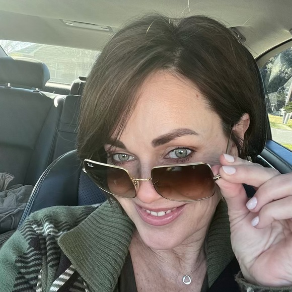 Meet your Posher, Mary - Picture 1 of 1